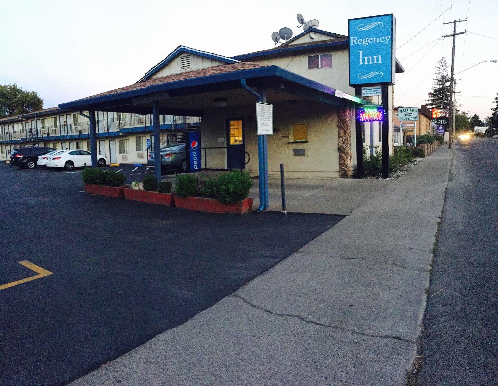 Regency Inn Lakeport Экстерьер фото